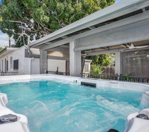 Seaside Serenity: Modern 2BR Escape with Spa