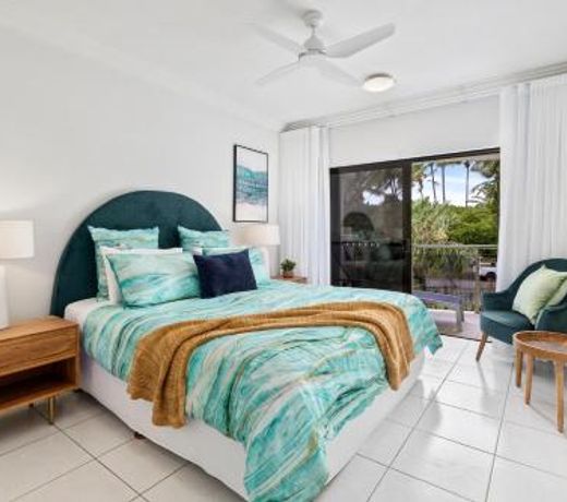 Elegant 3BR Cairns Esplanade Apartment with Pool