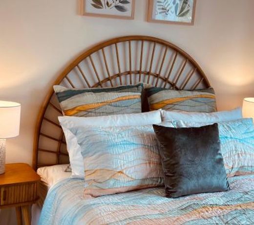 Elegant 3BR Cairns Esplanade Apartment with Pool