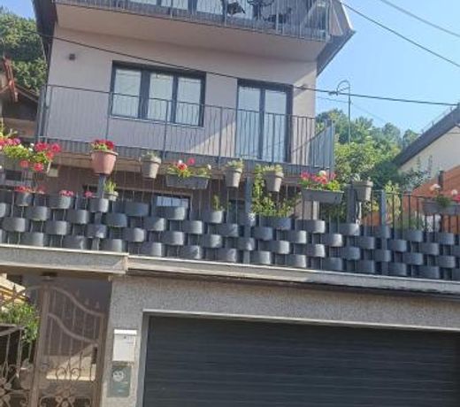 Tana home