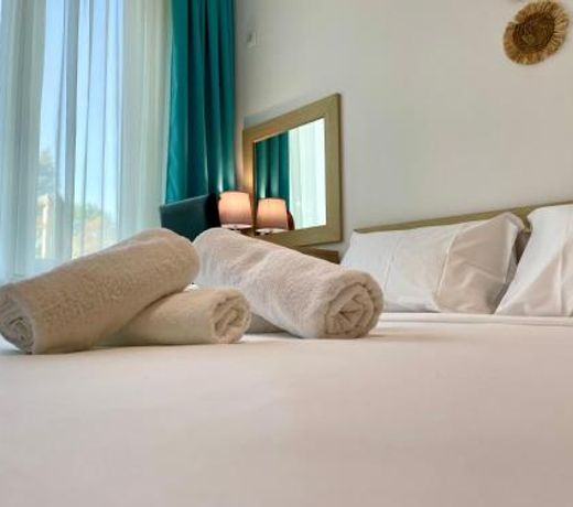 Budget First Sea Line Apt. FLORA