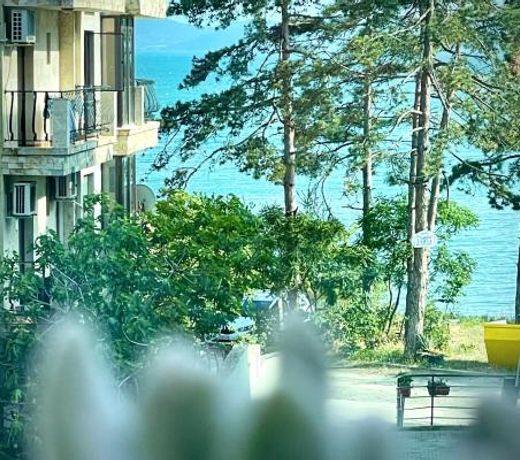 Budget First Sea Line Apt. FLORA