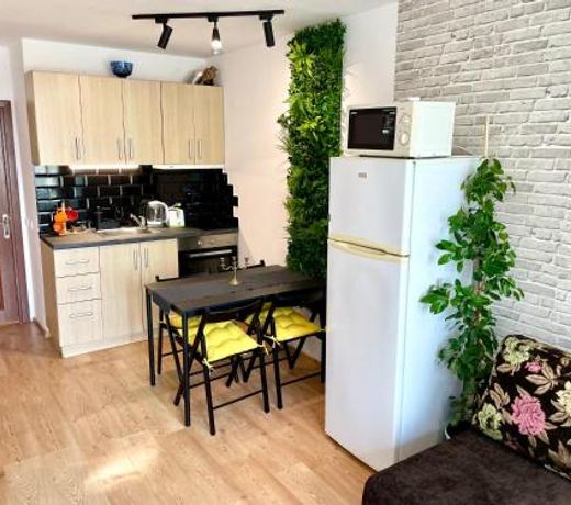 Budget First Sea Line Apt. FLORA