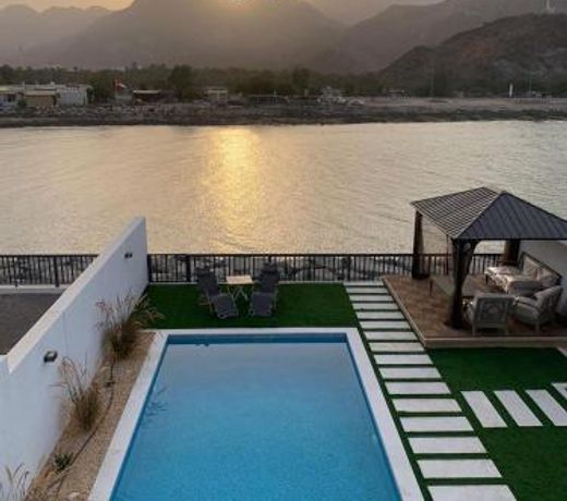 Great Escape for family and friends 5BR Villa with Private Pool and Sea View