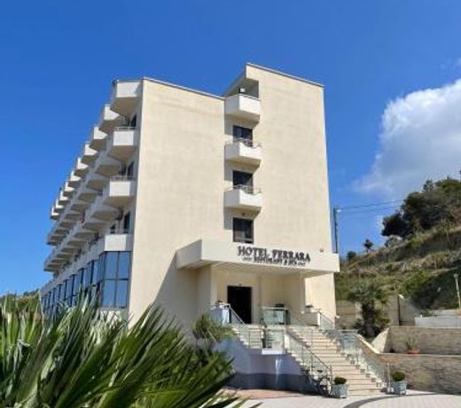 Hotel Ferrara