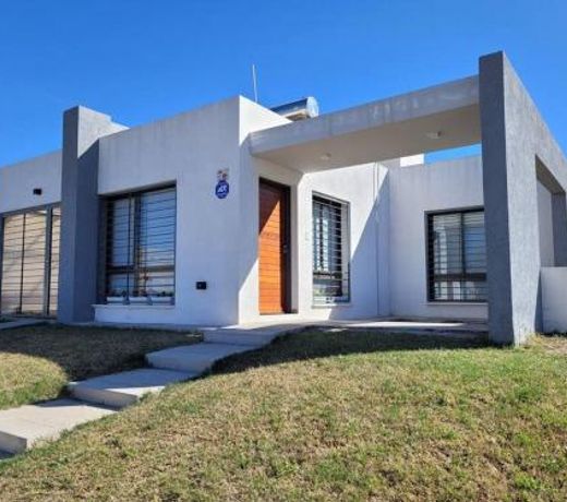 Casa Amplia y Tranquila con Garage