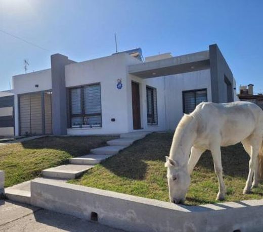 Casa Amplia y Tranquila con Garage