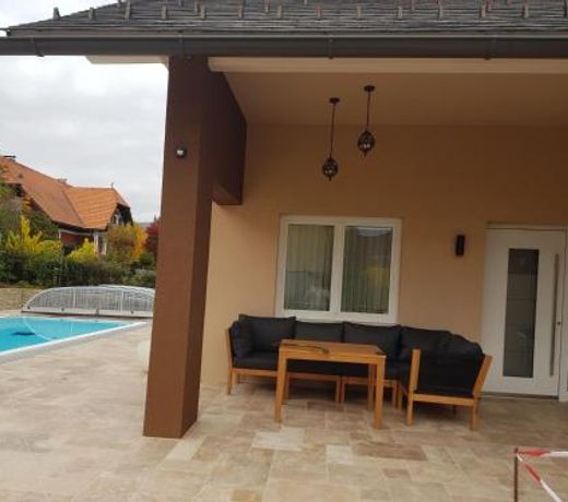 Ferienwohnung mit Pool an der ApfelstraÃe
