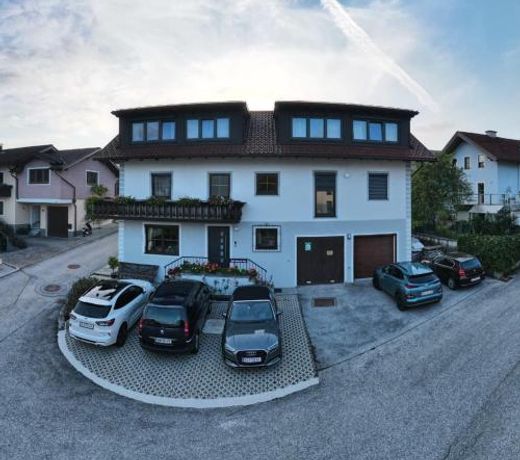 Gästehaus & Vinothek Strasser