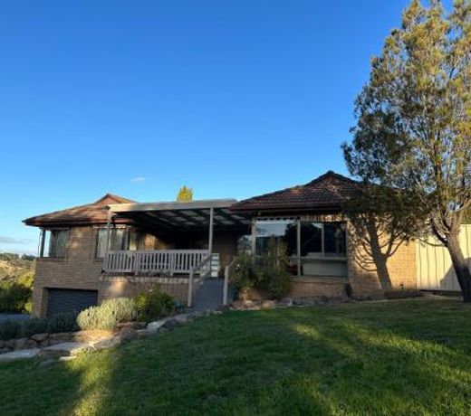 Central Sunbury home with top views
