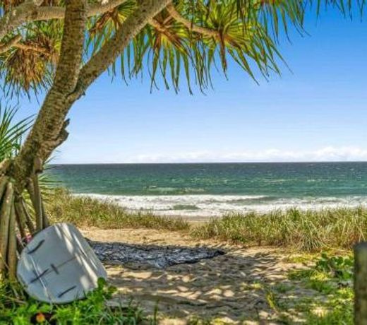 20 Steps- Stunning Beach Retreat. North of Byron - ON THE BEACH!