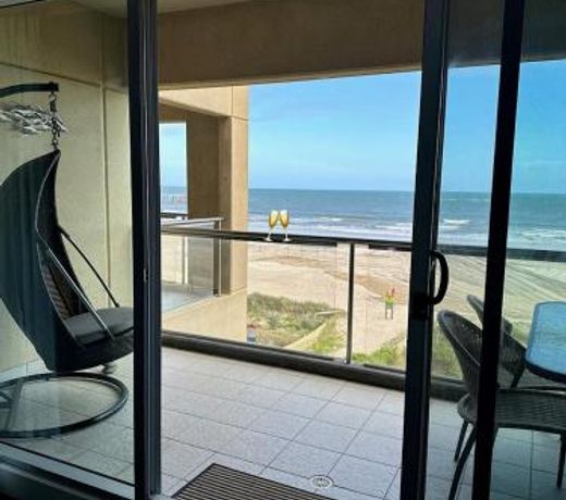 Absolute Beachfront at the Pier Glenelg