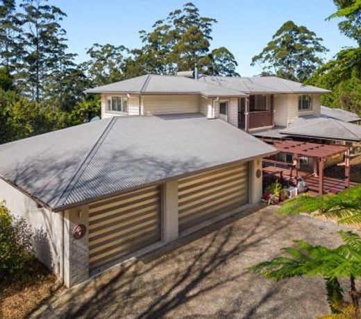 Amazing acreage style living