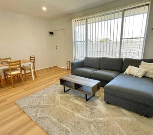 Central Apartment near Dandenong Hospital & Market