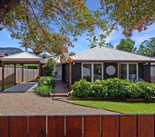 Queenberry Cottage - Jacuzzi, Village Location & 10 Mins To Beach