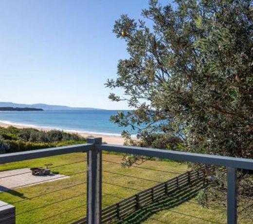 Aqua Beachfront - Pet Friendly - 2 Mins Walk to Beach