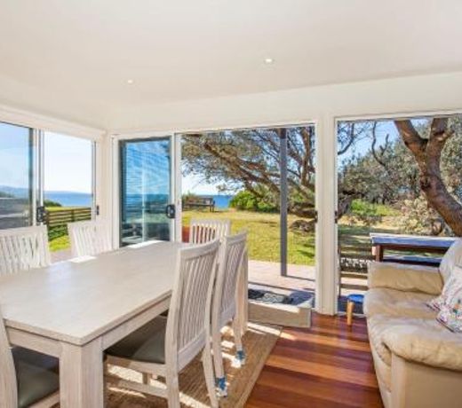 Aqua Beachfront - Pet Friendly - 2 Mins Walk to Beach