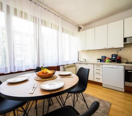 Cozy One-bedroom Apartment near City Center