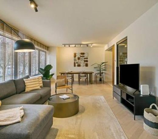 Luxurious 2-BDR apartment @ trendy south area 2