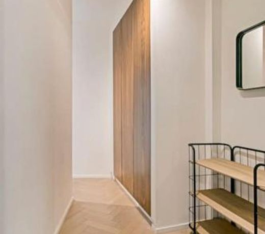Luxurious 2-BDR apartment @ trendy south area 2