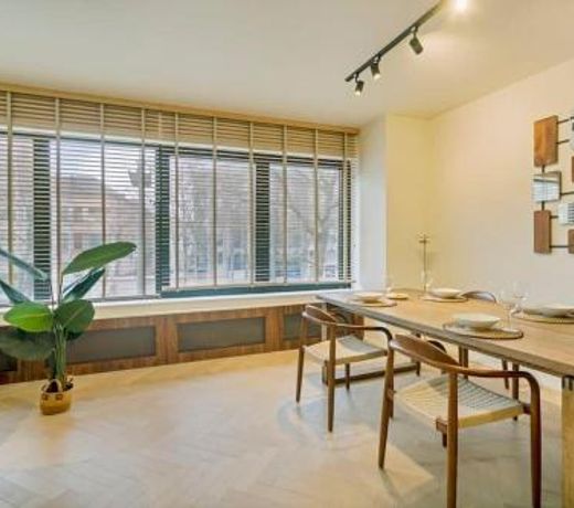 Luxurious 2-BDR apartment @ trendy south area 2