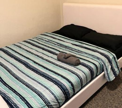 Private room near West Edmonton Mall