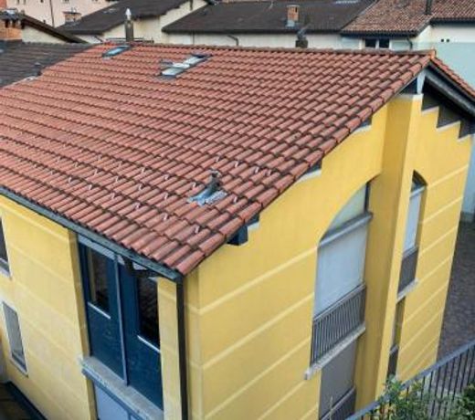 Yellow House Guest House