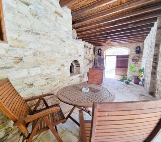 Skarinou's Landhouse Poolside Heaven Apartment