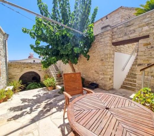 Traditional Village Pool Paradise Family Apartment