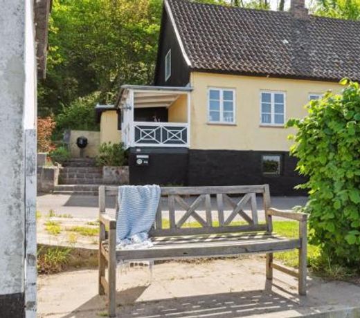 Holiday Home Scarlet - 5m from the sea in Bornholm by Interhome