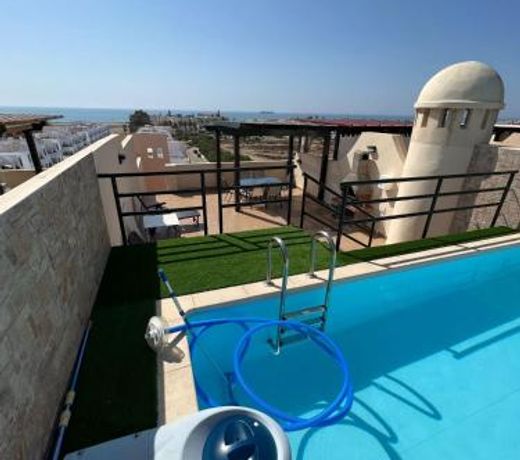Ático con piscina privada vistas al mar.