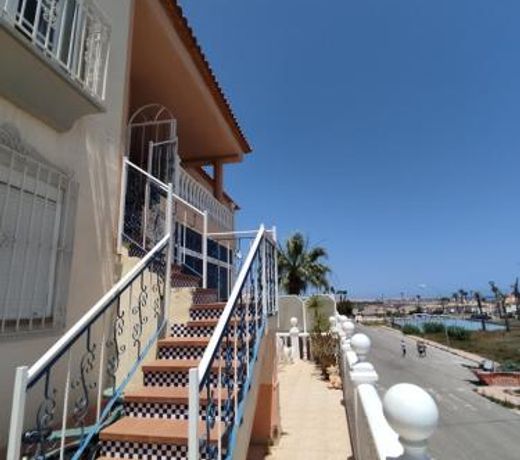 Confortable apartamento con vistas al mar