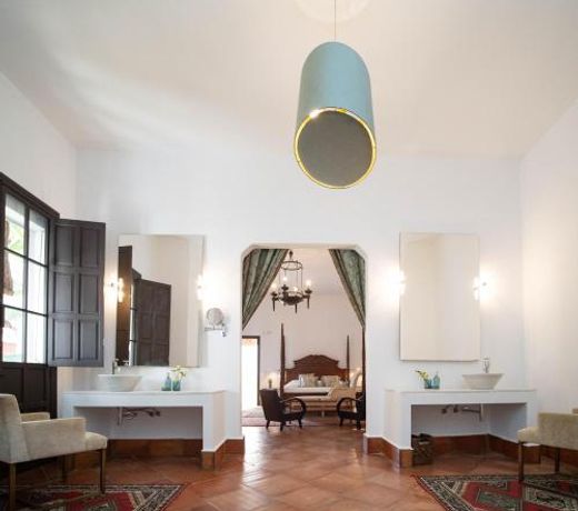 La Casa 1832 Boutique