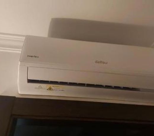 Alojamiento para dos con baÃ±era hidromasaje en el centro.