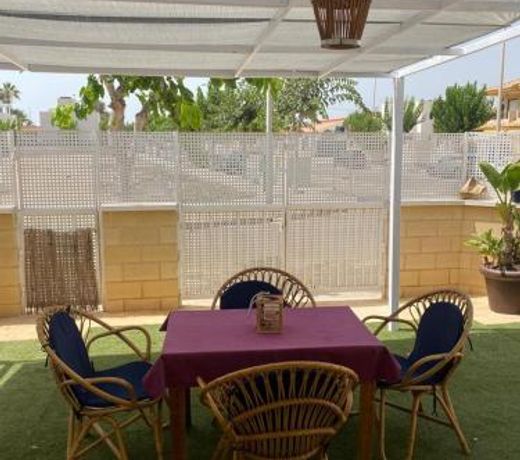 Bungalow planta baja con amplia terraza 120m2 residencial privado con piscina