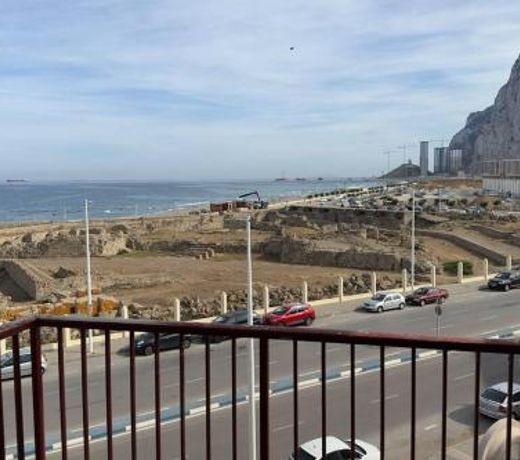 Primera lÃ­nea de playa y Gibraltar a 5 minutos