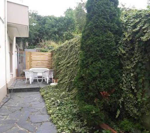 Apartamento con pequeÃ±o jardÃ­n en el centro