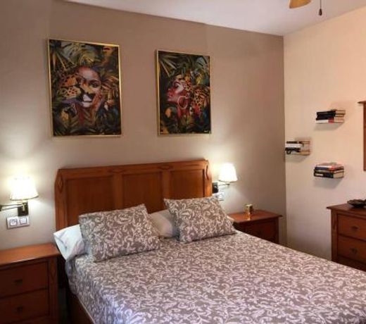 VUT EL PARQUE PISO 3DORMITORIOS Y 2 BAÃOS CON PISCINA EN VERANO.