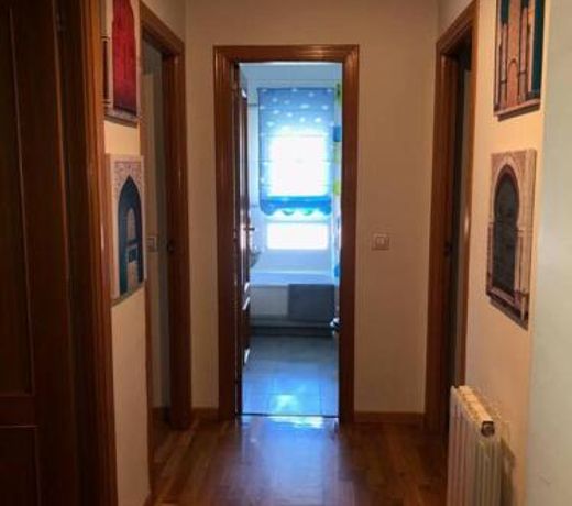 VUT EL PARQUE PISO 3DORMITORIOS Y 2 BAÃOS CON PISCINA EN VERANO.