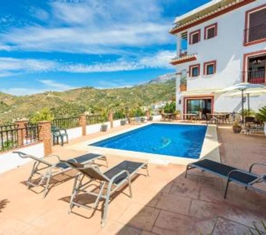 Villa La Posada Canillas de Albaida by Ruralidays