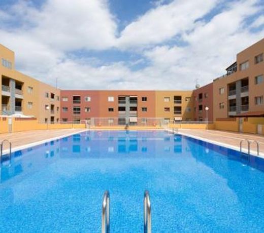 Calido apartamento, piscina, Wi-Fi