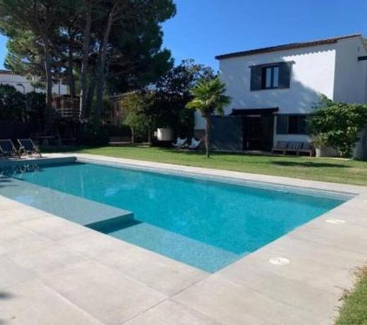 Casa exclusiva, jardÃ­n y piscina privada