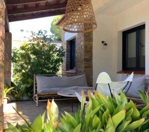 Casa exclusiva, jardÃ­n y piscina privada