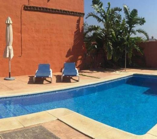 Agradable casa de playa con piscina. El Palmar