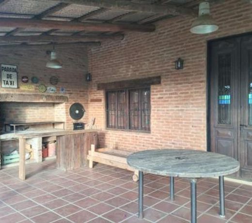 Hermosa Casa en Paso de la Patria