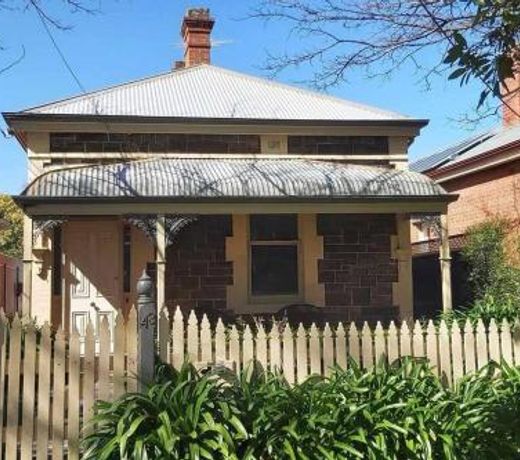 Beautiful Victorian Home + 3Br + Modern + Peaceful