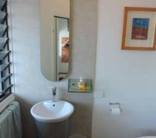 Sandcastle Retreat - Absolute Cairns beachfront