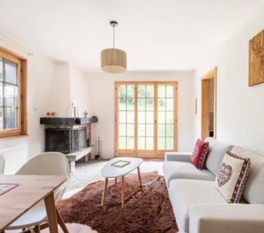 Rare, quite & centered Apartment with Garden & Fireplace