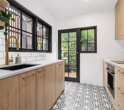 Ultimo l Renovated 2 Bedroom House With Rooftop Balcony