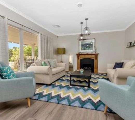 Mid Century 4 Bedroom Getaway in Barossa Vineyard